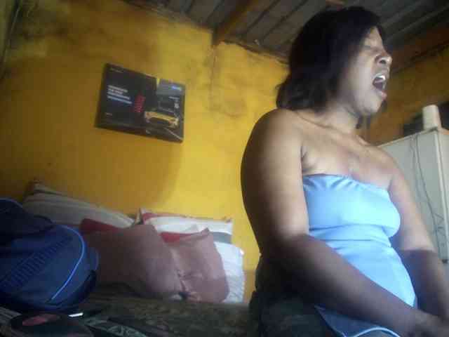 Curvypear webcam