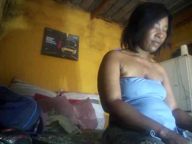 Curvypear webcam