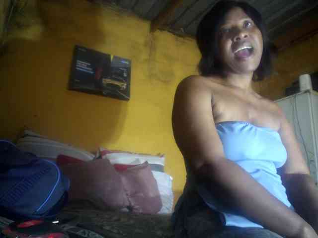 Curvypear webcam