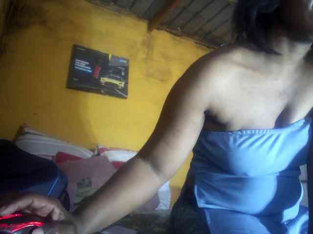 Curvypear webcam