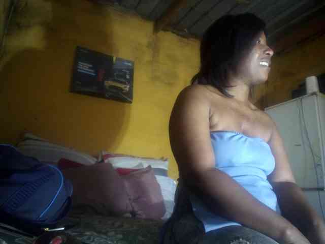 Curvypear webcam