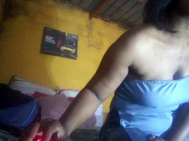 Curvypear webcam