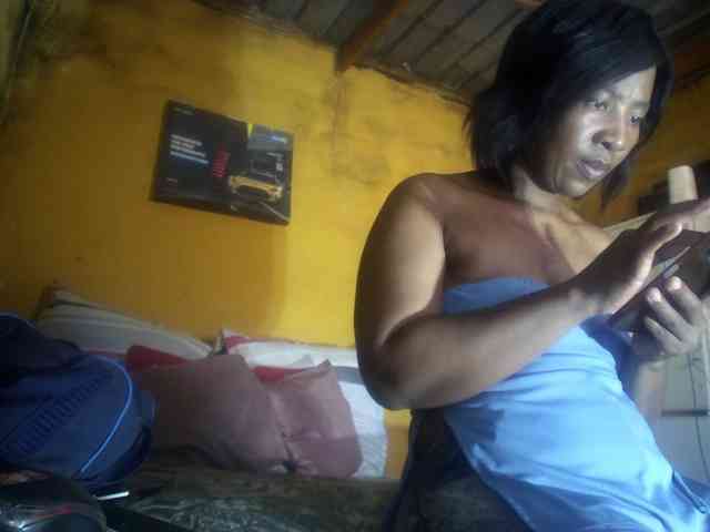 Curvypear webcam