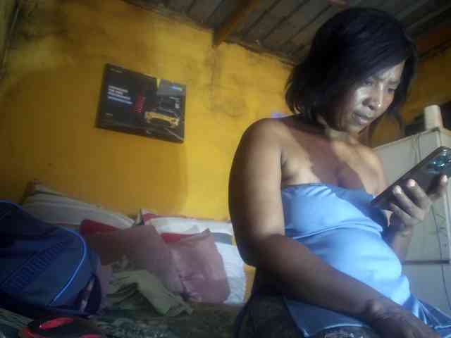 Curvypear webcam