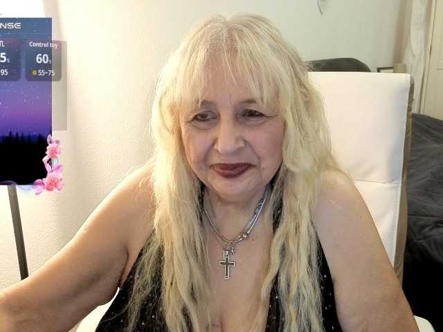 le modèle SusiLife est en webcam porno dans un show sur le site bongacams, il possède les tags suivants: White/Caucasian,Blonde,Shaved