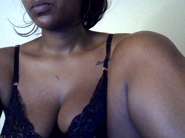 MDIVAH live cam on BongaCams