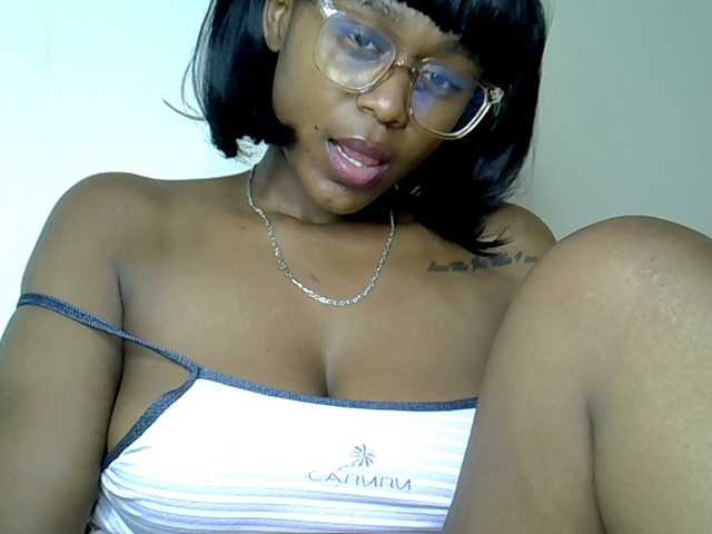 MDIVAH's BongaCams show and profile