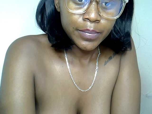 MDIVAH's BongaCams show and profile