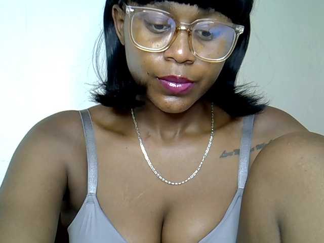 MDIVAH's BongaCams show and profile