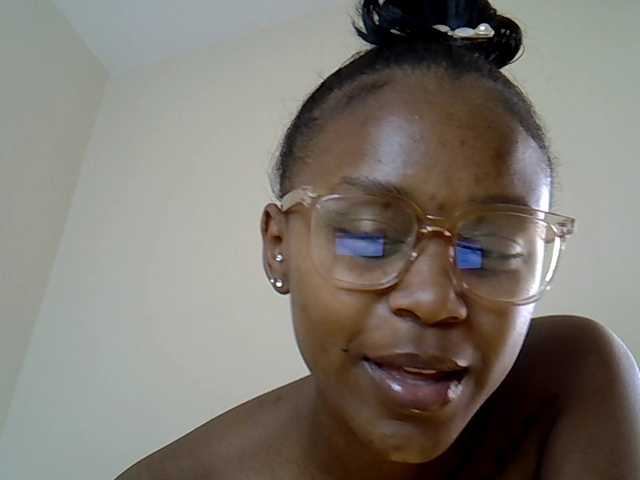 MDIVAH live cam on BongaCams