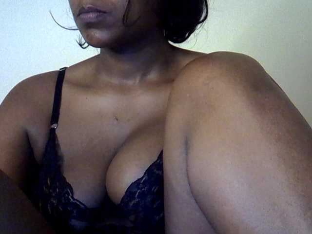 MDIVAH live cam on BongaCams