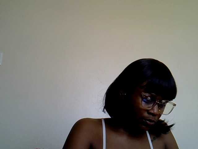 MDIVAH live cam on BongaCams