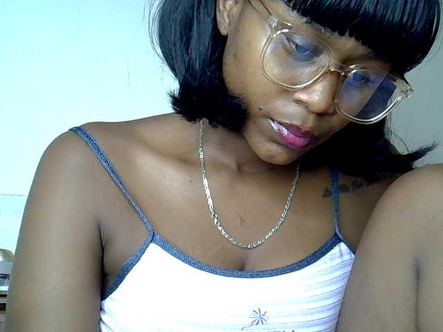 MDIVAH's BongaCams show and profile