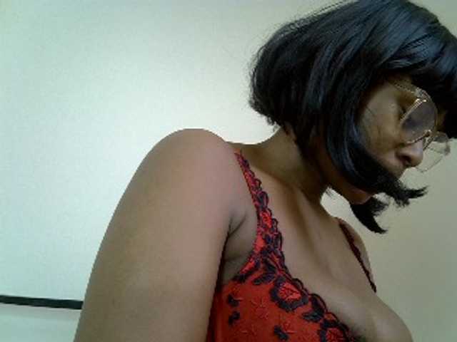 MDIVAH live cam on BongaCams