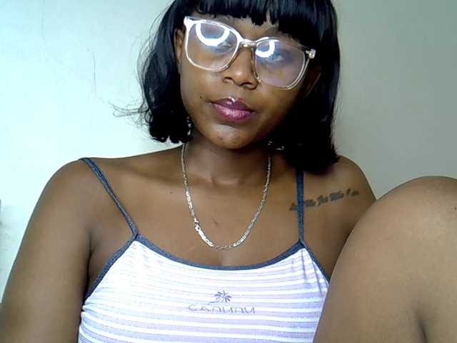 MDIVAH's BongaCams show and profile