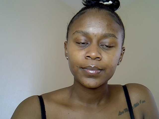 MDIVAH live cam on BongaCams