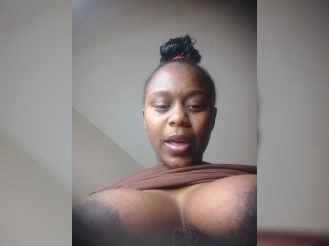 MDIVAH live cam on BongaCams