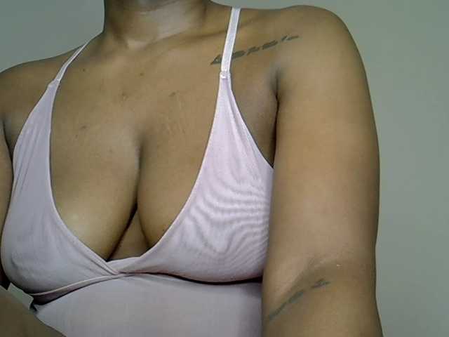 MDIVAH live cam on BongaCams