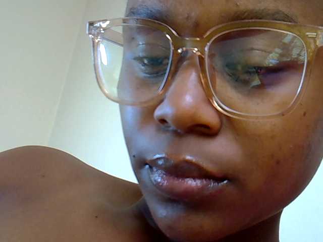MDIVAH live cam on BongaCams