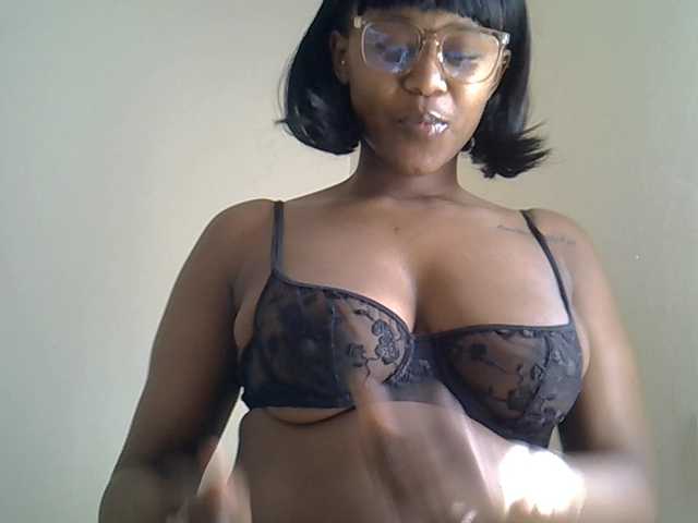 MDIVAH live cam on BongaCams