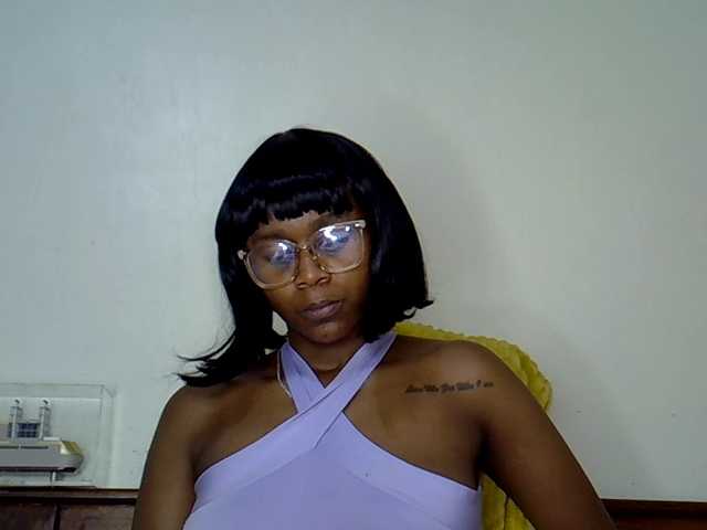 MDIVAH's BongaCams show and profile