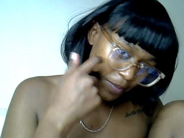 MDIVAH's BongaCams show and profile