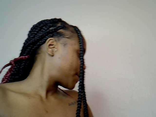 MDIVAH live cam on BongaCams