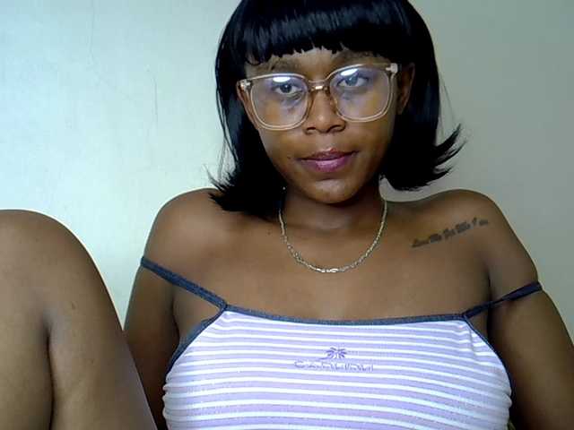 MDIVAH's BongaCams show and profile