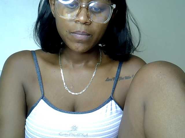 MDIVAH's BongaCams show and profile