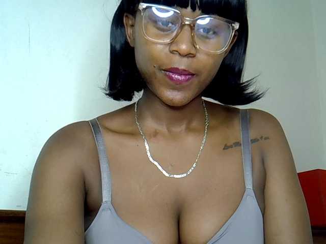 MDIVAH's BongaCams show and profile