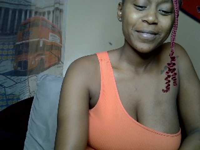 LAYLAAH webcam bongacams model stream image