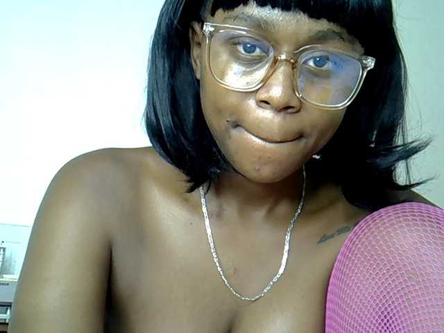 MDIVAH's BongaCams show and profile