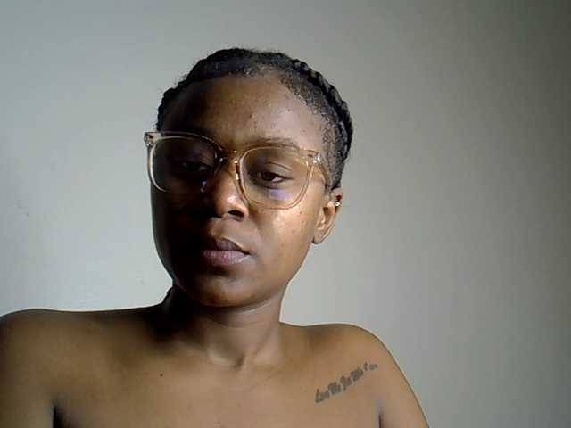MDIVAH live cam on BongaCams