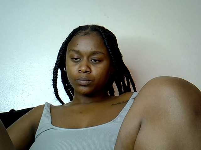 MDIVAH live cam on BongaCams