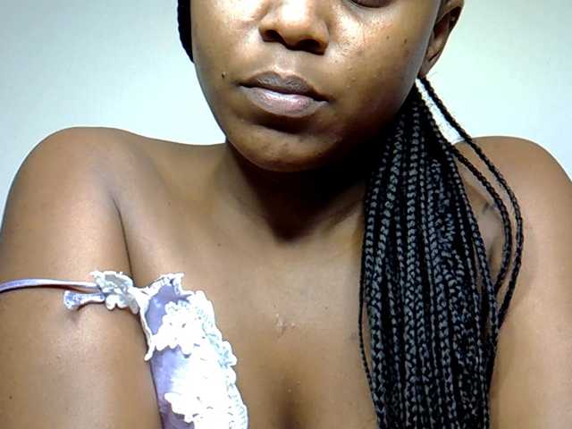 MDIVAH live cam on BongaCams