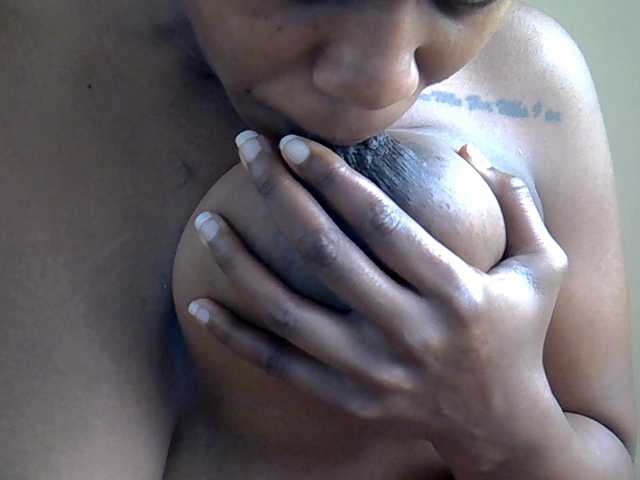 MDIVAH live cam on BongaCams