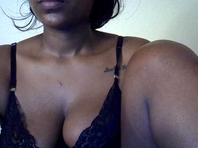 MDIVAH live cam on BongaCams