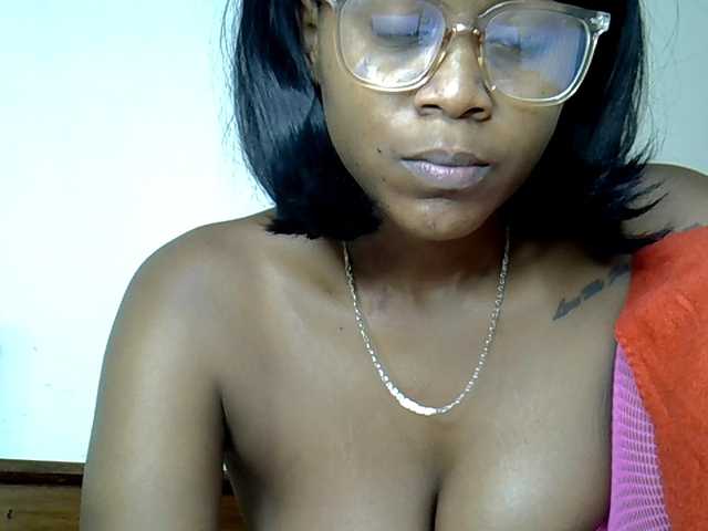 MDIVAH's BongaCams show and profile