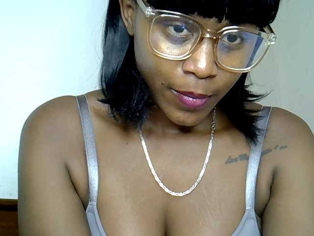 MDIVAH's BongaCams show and profile