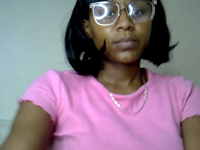 LAYLAAH webcam bongacams model stream image