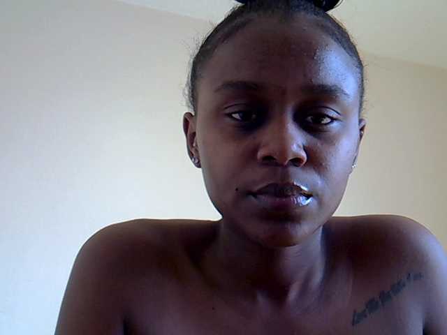 MDIVAH live cam on BongaCams