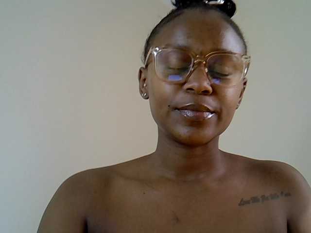 MDIVAH live cam on BongaCams