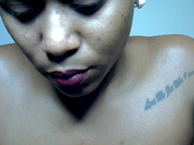 MDIVAH live cam on BongaCams