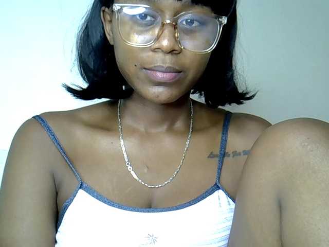 MDIVAH's BongaCams show and profile