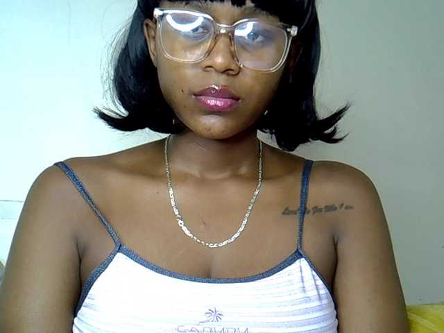 MDIVAH's BongaCams show and profile