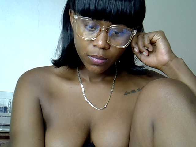 MDIVAH's BongaCams show and profile