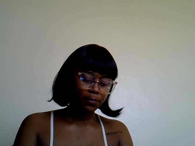 MDIVAH live cam on BongaCams