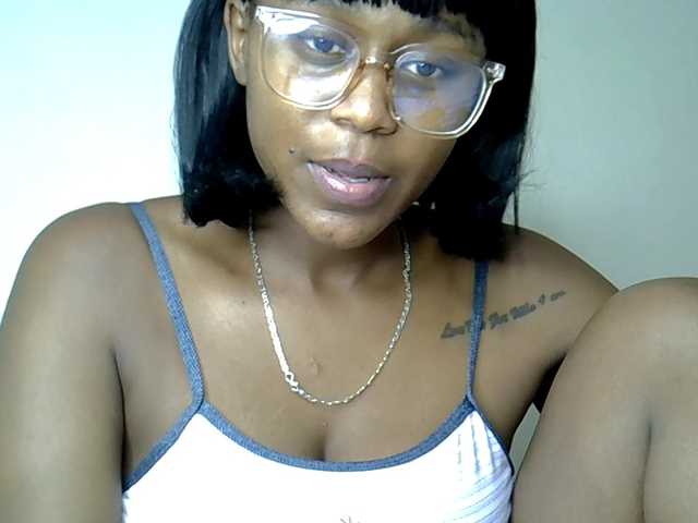 MDIVAH's BongaCams show and profile