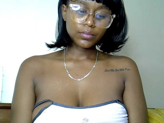 MDIVAH's BongaCams show and profile