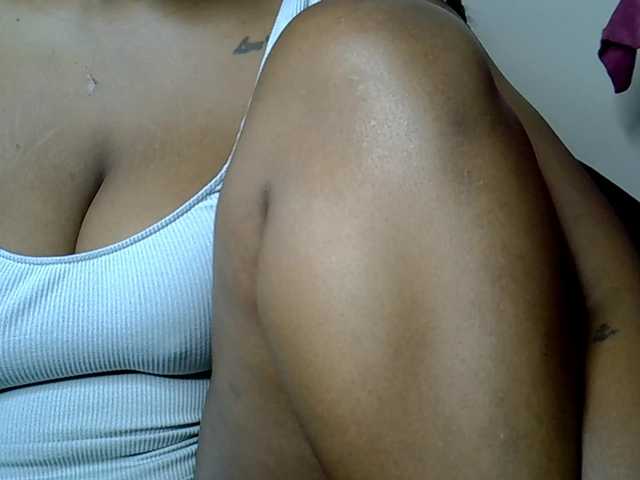 MDIVAH live cam on BongaCams